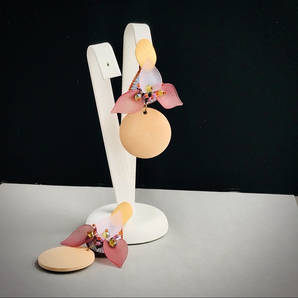 Floral earrings with wood pendant - Picture 10 of 14